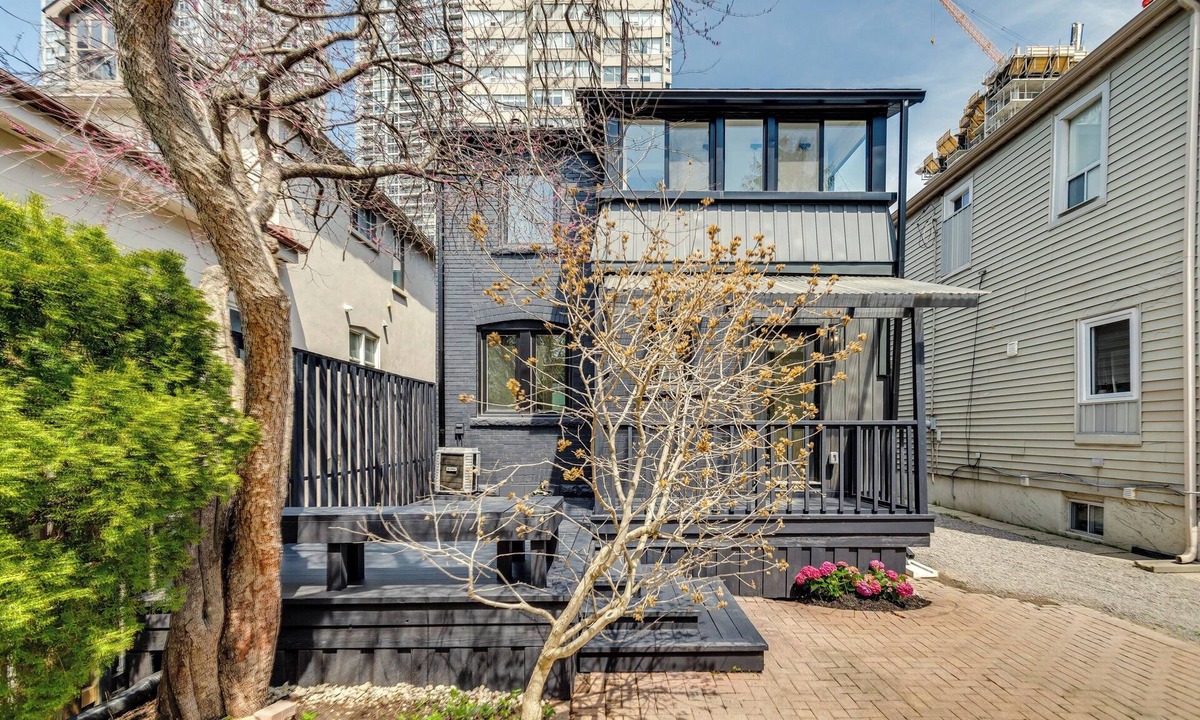 Yonge-Eglinton Hotel | Casa Luxe Modernista