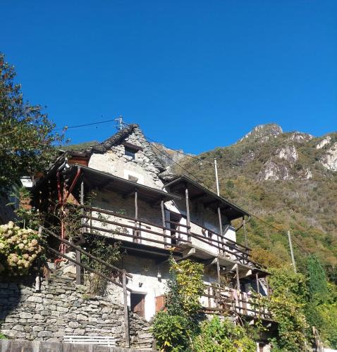 Corippo House | Casa Mönä