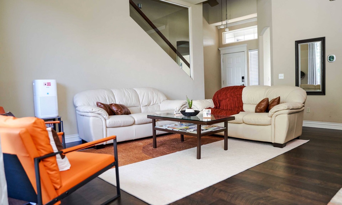 Central Oklahoma City House | Casa Mahogany - East Bricktown's Contemporary Gem. HOT TUB!