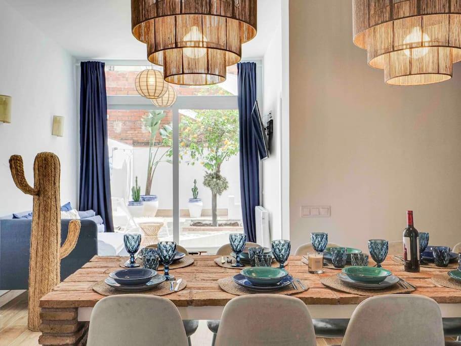 L'Hospitalet de Llobregat House | Casa Mandarina: 4 Bedrooms - 2 Terraces - Parking