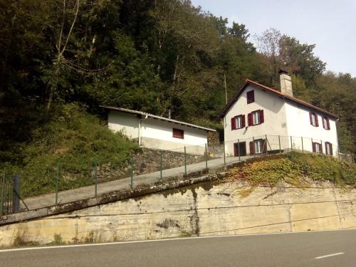 Valcarlos House | Casa Manuelena