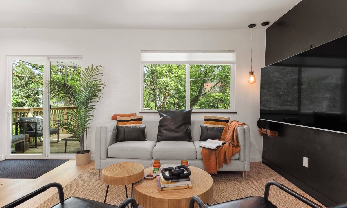 Carson House | Casa Maria- cute creekside 2bed/1bath