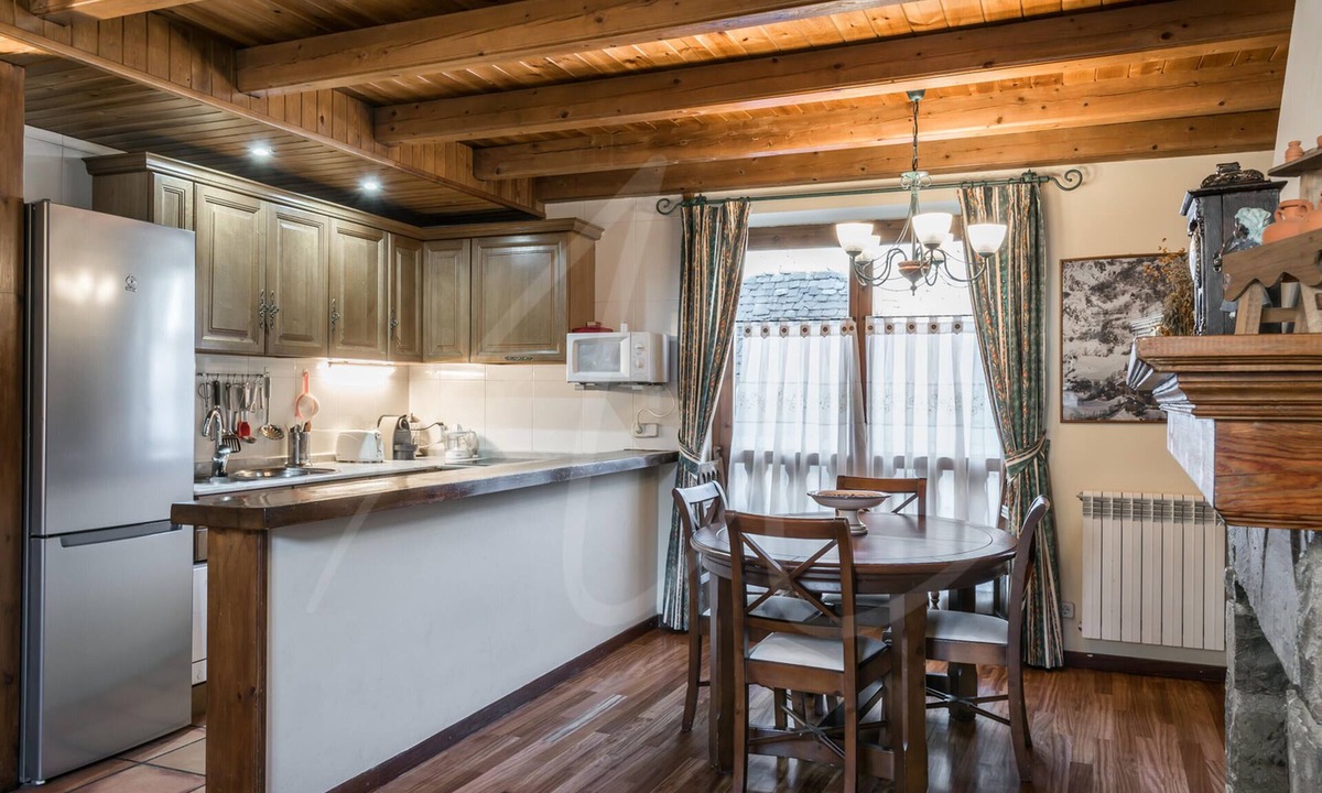 Salardu Ski Chalet | Casa Marimanha