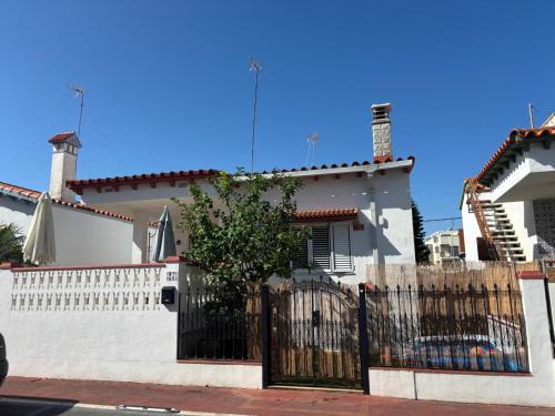 Chilches House | Casa mediterránea junto al mar.