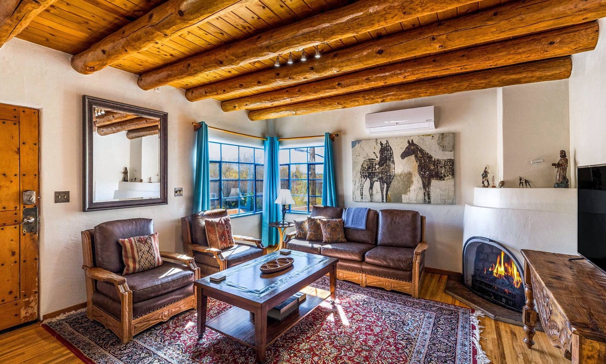 Historic Eastside House | Casa Mirador - Walk to Santa Fe Plaza