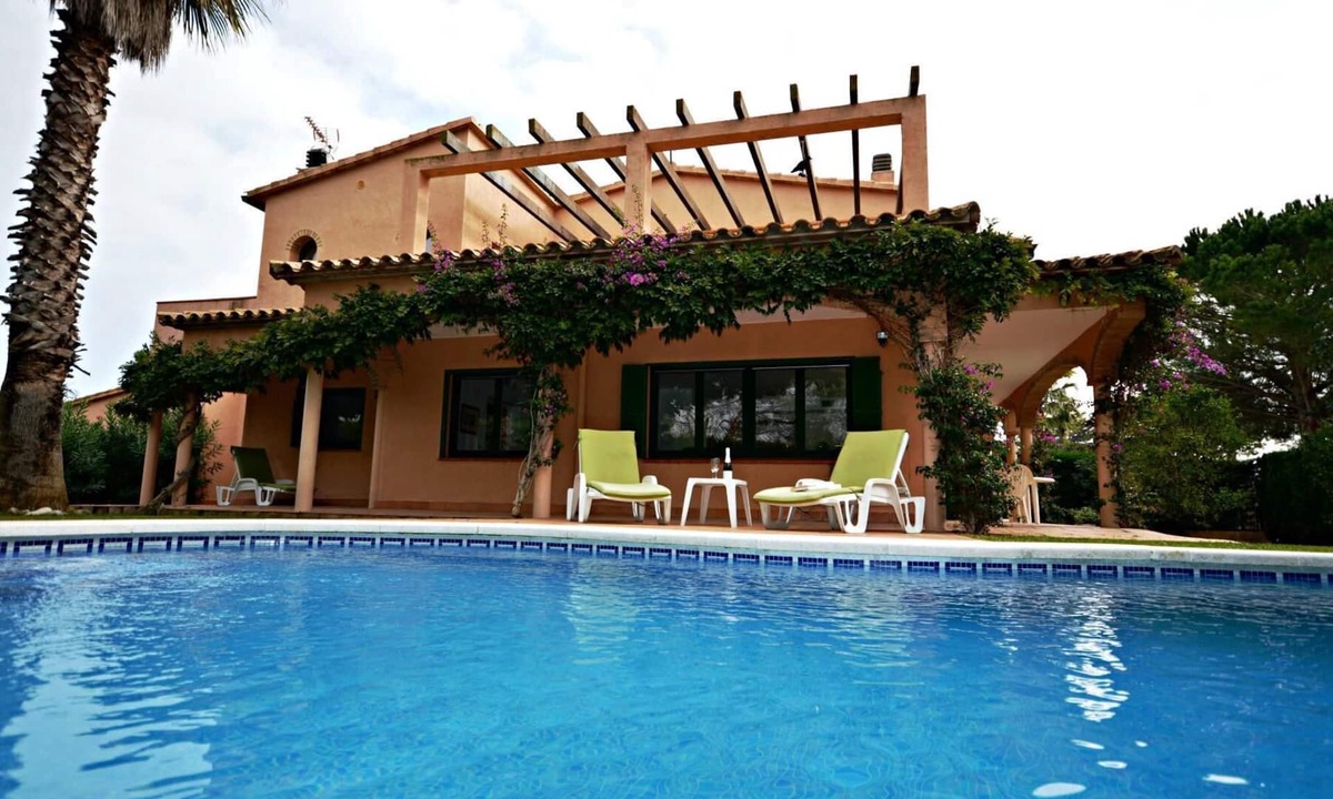 Sant Pere Pescador Ski Chalet | Casa Nautic 1 - A/C, wifi, private pool, barbecue, piano, office.