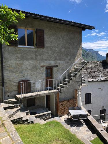 Spruga House | Casa Onsernone in Comologno