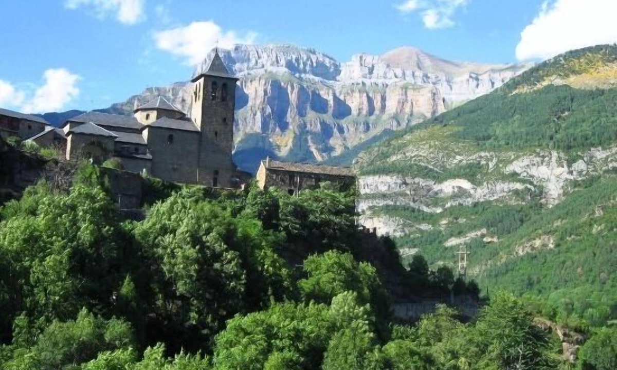 Torla-Ordesa Cottage | Casa Petirrojo for 4 people