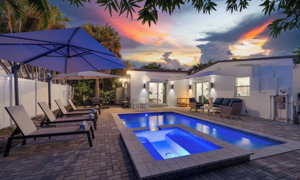 Poinsettia Heights House | Casa Pura Vida, Heated Pool + Hot Tub