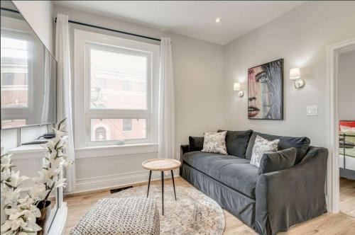 Leslieville Hotel | Casa Queen - Unique 2BR Suite in Leslieville