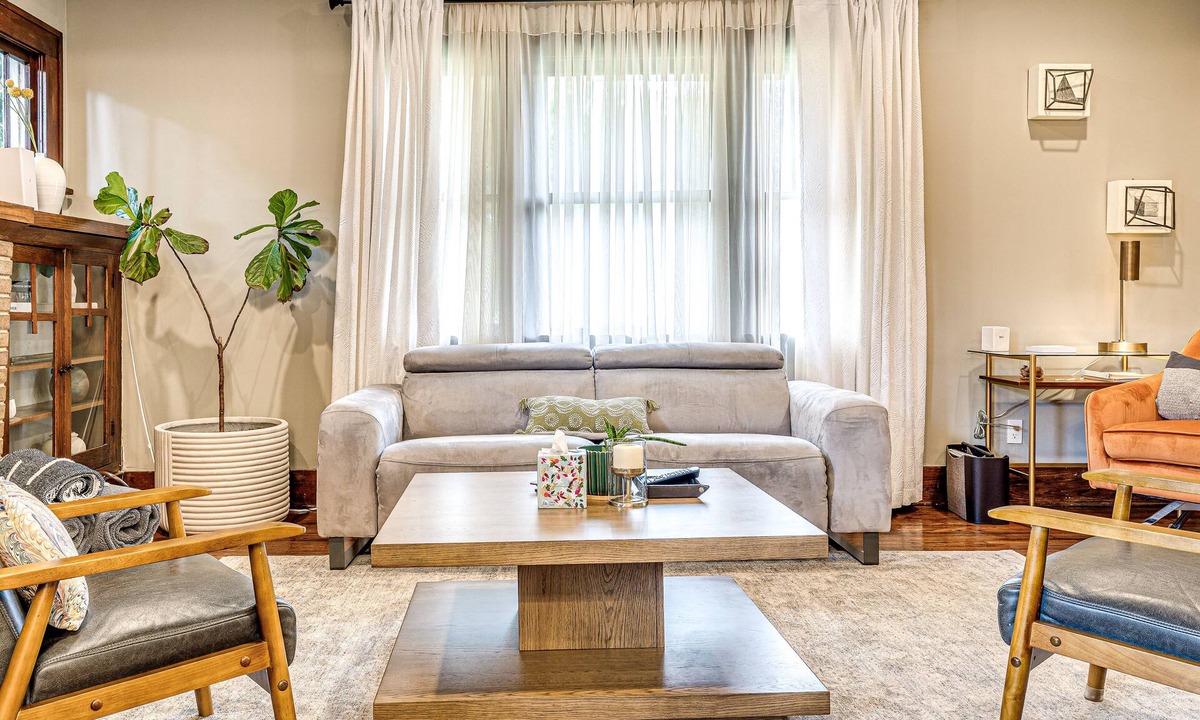 Mesta Park House | Casa Rivera Uptown with 2 king beds