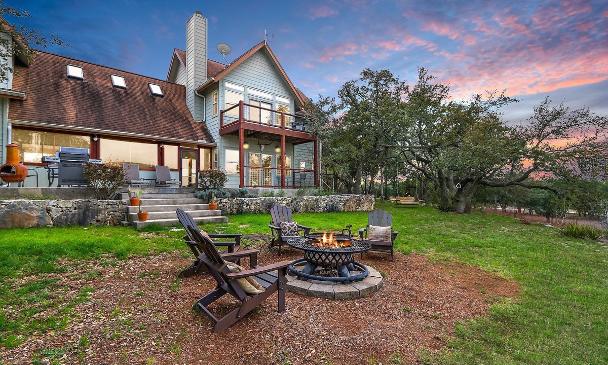 Wimberley Cabin | Casa Robles- Bluebonnet I Firepit, couples