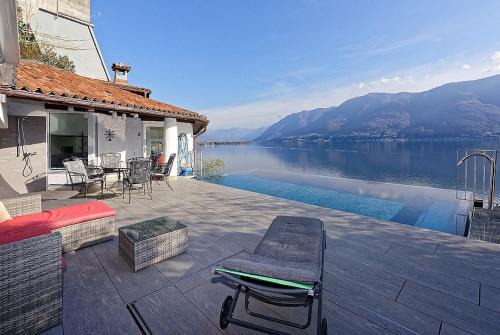 Porto Ronco House | Casa Rondine by Fewotessin