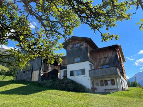 Suraua House | Casa Runs 7113 Camuns, Val Lumnezia
