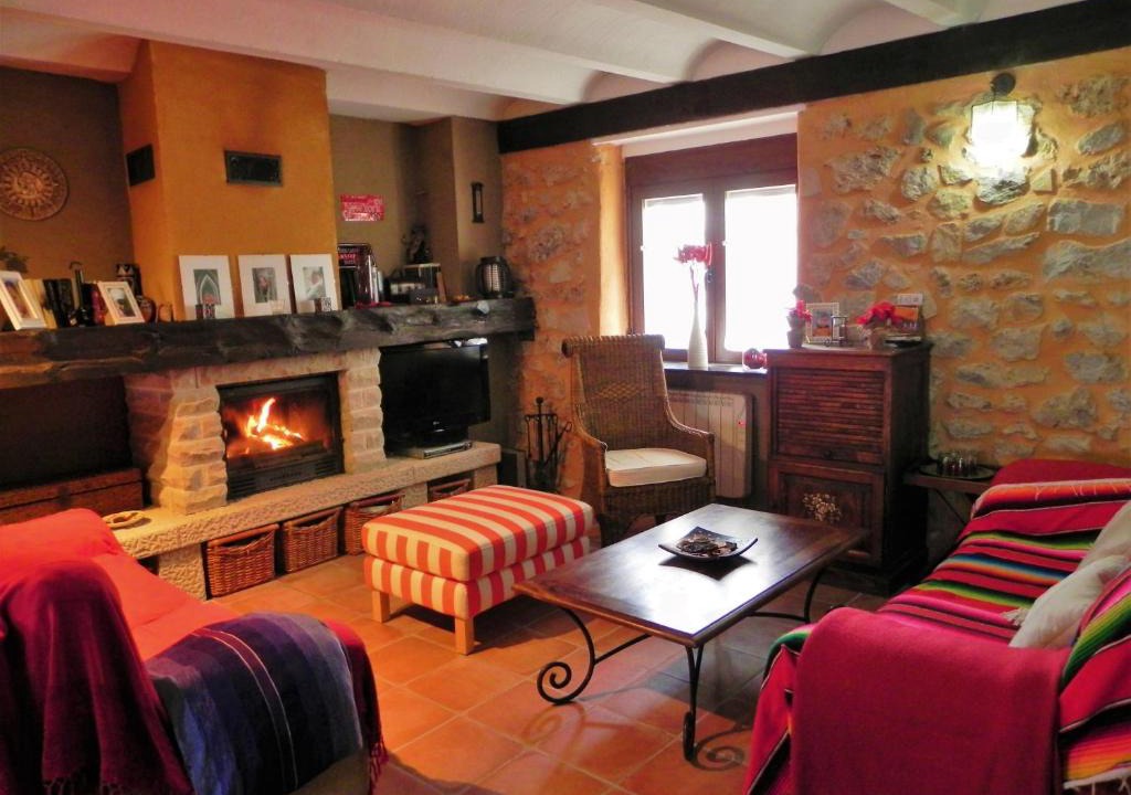 Peralejos de las Truchas House | Casa Rural " LA PARRA"