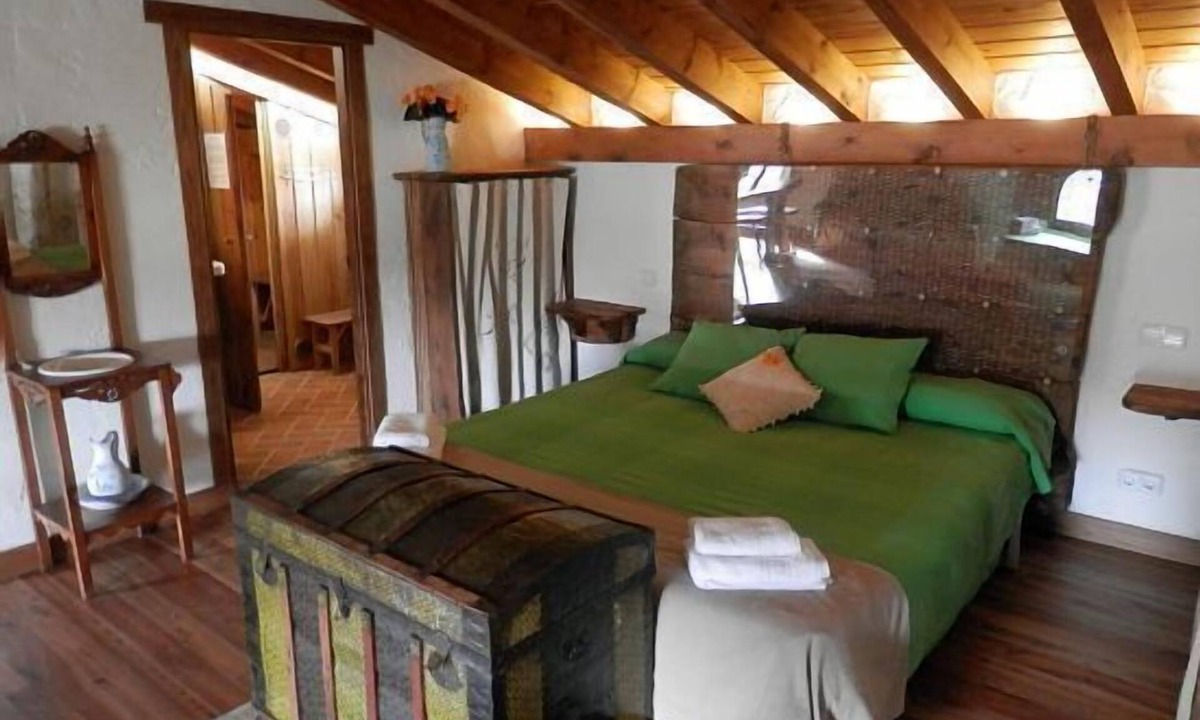 Olmos de Atapuerca Cottage | Casa Rural Bioenergética La Serrezuela for 12 people