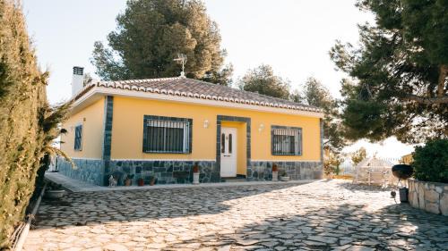 Venta del Moro House | Casa rural en Casas de Moya 'Casa del Pino Gori'