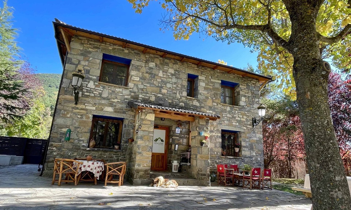 Oros Bajo House | Casa Rural Hostel dos Lucas