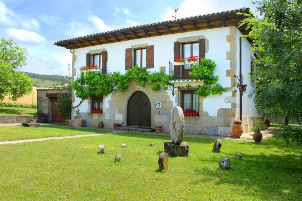 Egues House | Casa rural Mertxenea Landetxea