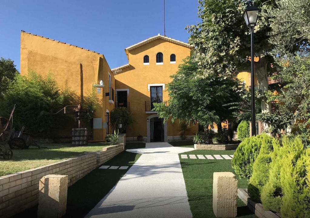 Can Trabal House | Casa rural para 24 personas cerca de Sitges con piscina privada