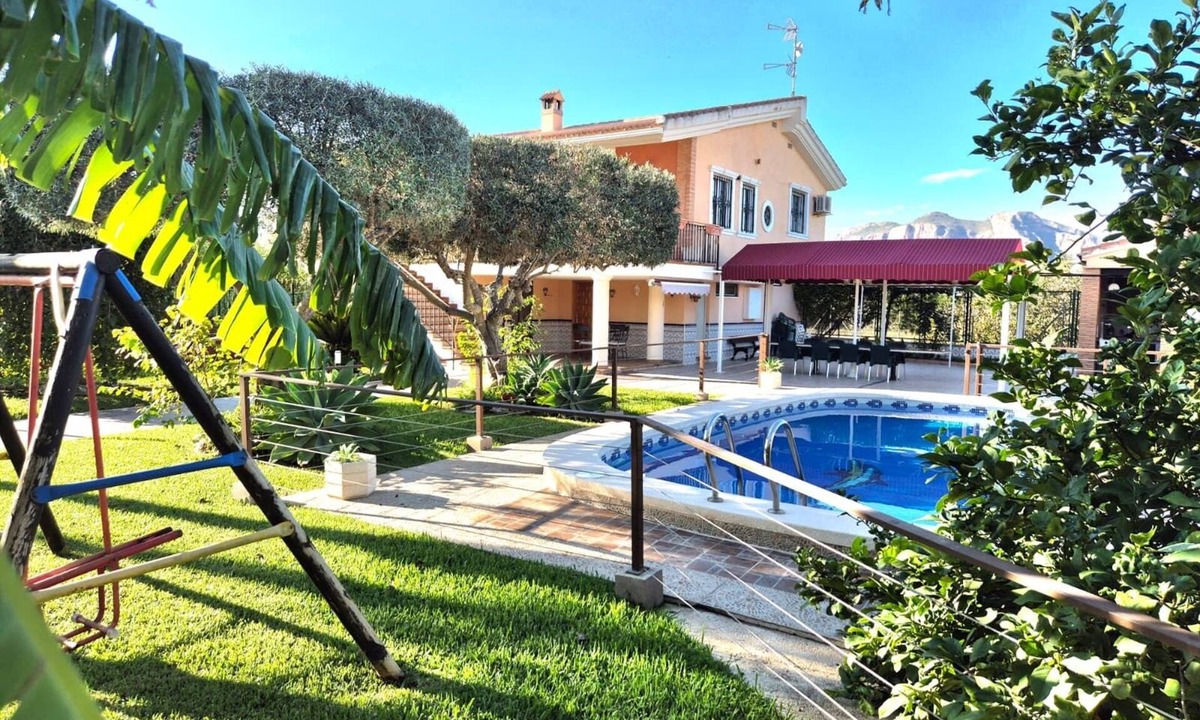 Orihuela Ski Chalet | Casa Rural Villa Mónica
