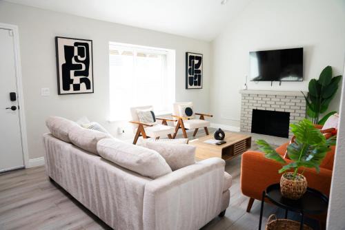 Moreno Valley Villa | Casa Saguaro - Dual Master Home