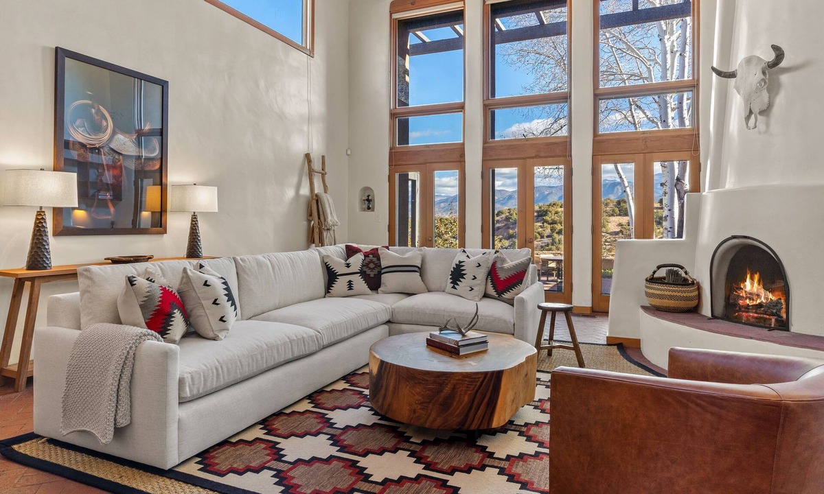 Casas de San Juan House | Casa Serenata: Monthly Luxury Home, Panoramic Mountain Views near Santa Fe Opera
