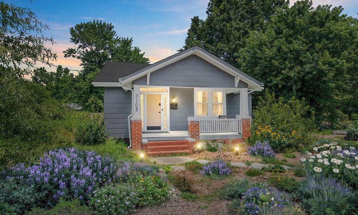 South Richmond House | Casa Terra: Pet-Friendly Eco Oasis with Gazebo