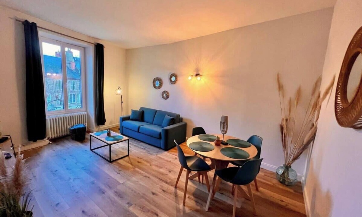 Brive-la-Gaillarde Apartment | Casa Teyssier #3 - T2 bis en Hyper Centre