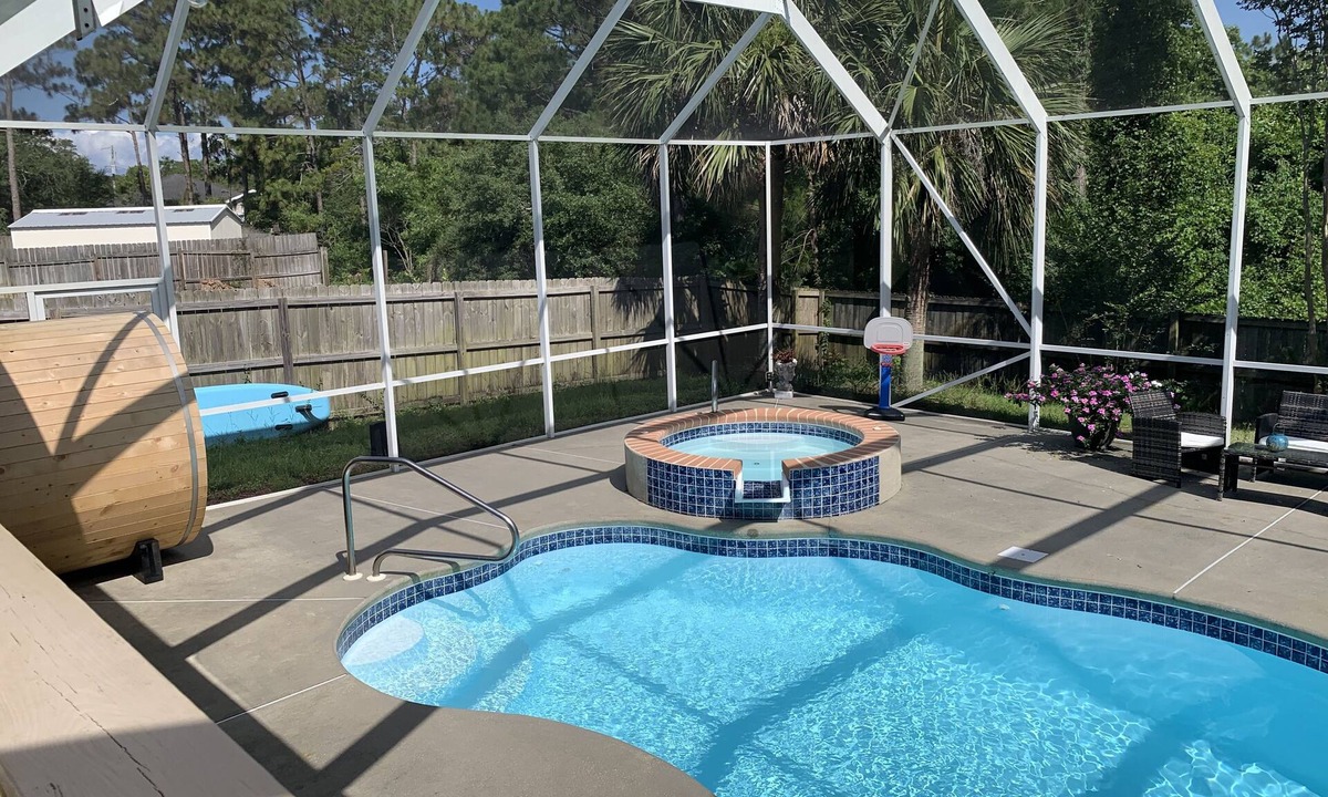 Gulf Breeze House | Casa Tranquilo Heated Pool and Sauna