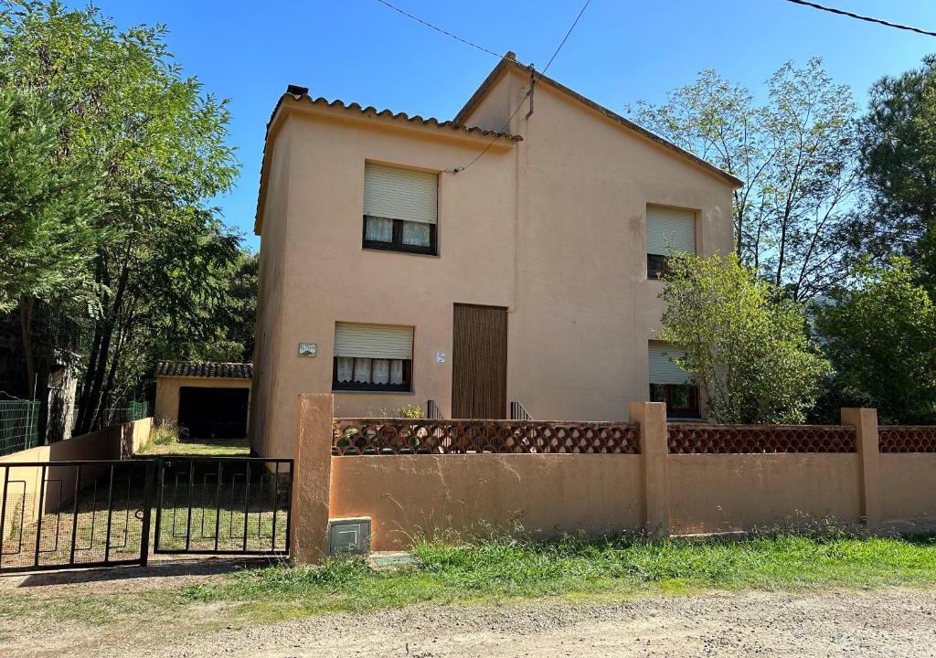 Albanya House | Casa Trianó entre montañas, río y cielo de estrellas