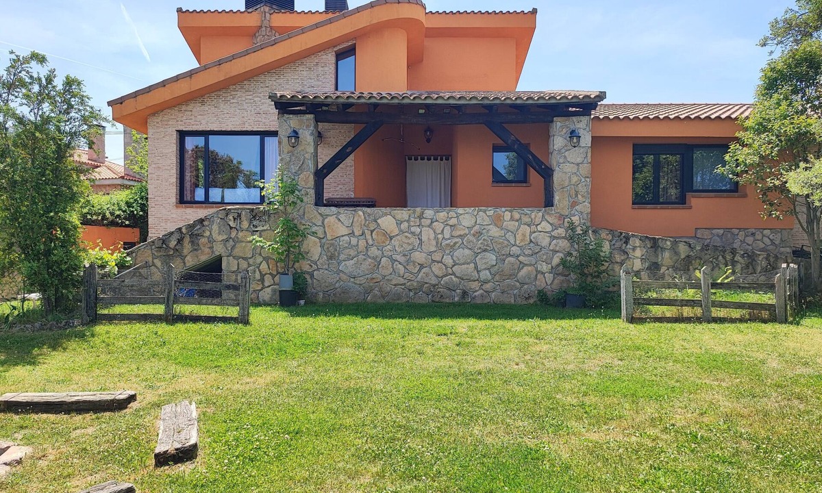 Pedrezuela Ski Chalet | "CASA VARGAS" in Sierra Norte at 35mn. from Madrid (check available offers)