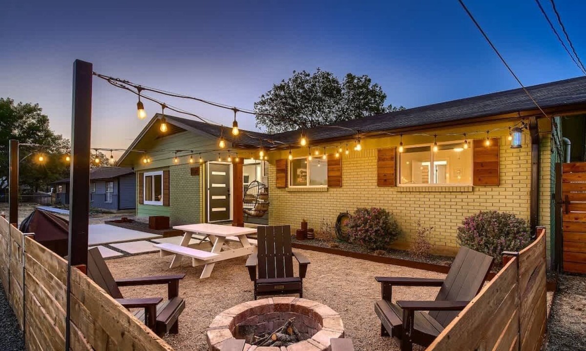 Georgetown House | Casa Verde. Mid-century Charmer in Old Town!