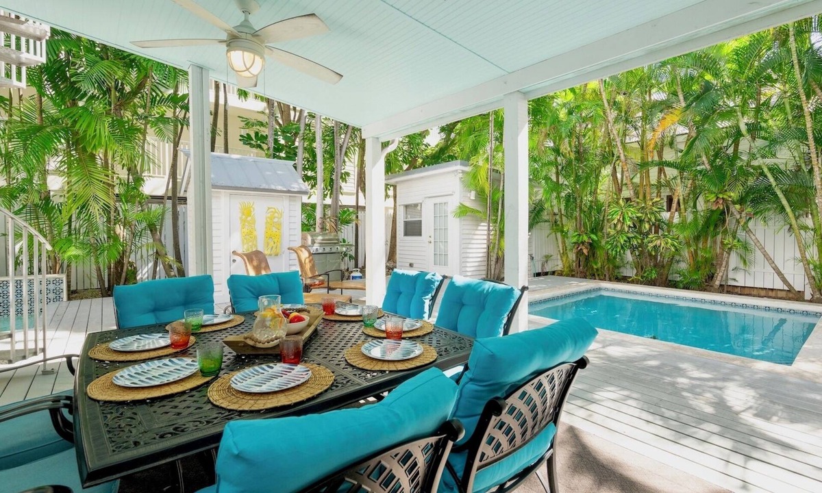 Old Town House | *CASA VICTORIA @ OLD TOWN* Historic 5BR Home & Pool + LAST KEY SERVICES.