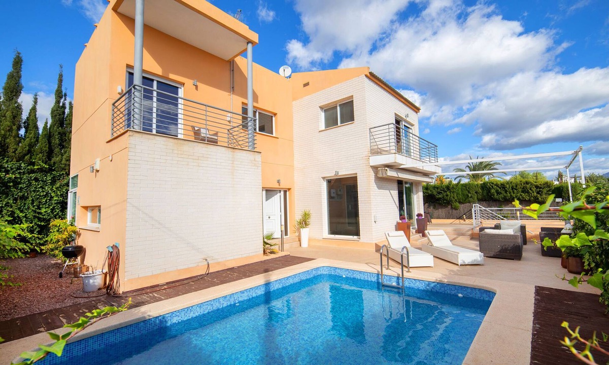 La Colina House | Casa Viena by Interhome
