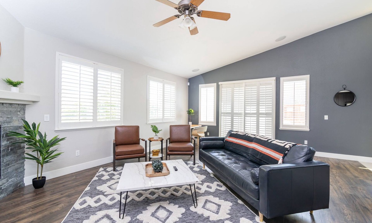 Elk Grove House | Casa Villa Nueva - Comfortable, Spacious & Refreshing