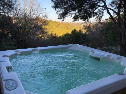Cardinal Hills Estates House | Casa Vista Chula - Lake Travis - Hot Tub