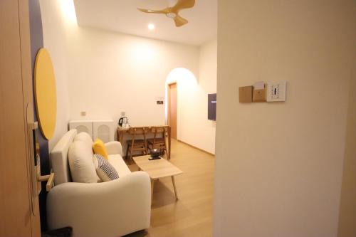 Lubuk Baja House | Casabella Homestay 302 Batam Penuin