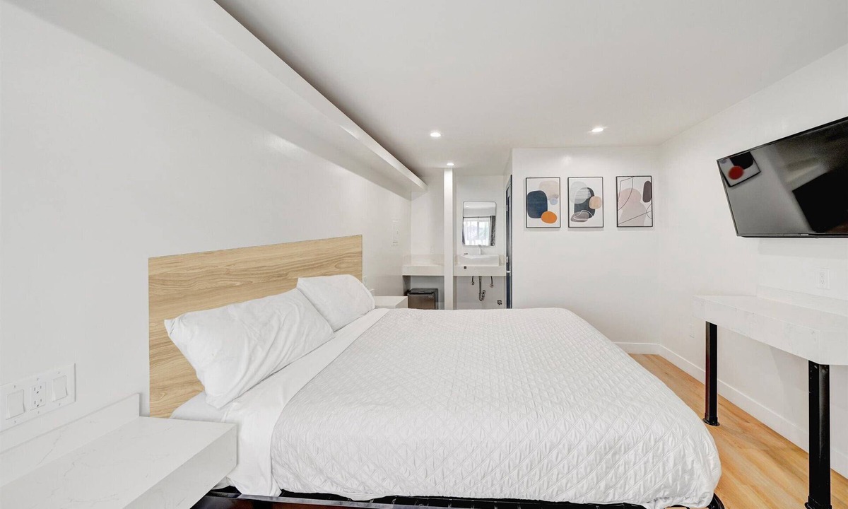 Bell Hotel | Casablanca Inn