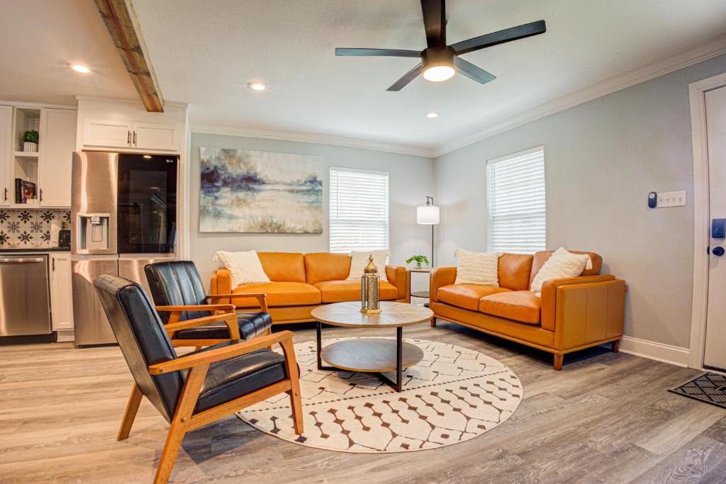 Waco Villa | Casablanca Waco 5 mins from Baylor and Magnolia with Hot Tub,Firepit, Pet Friendly