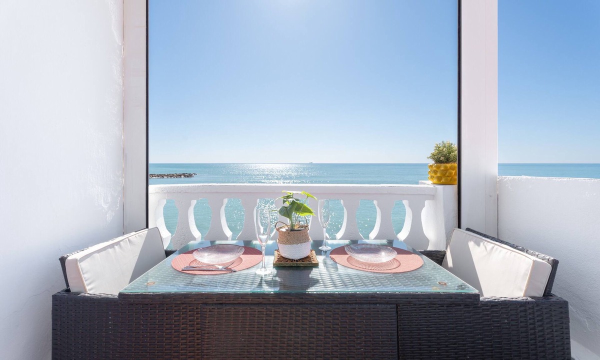 Playa de Almarda House | ‘casAcamer Sur’ – A House in the Sea, a Unique Living Space