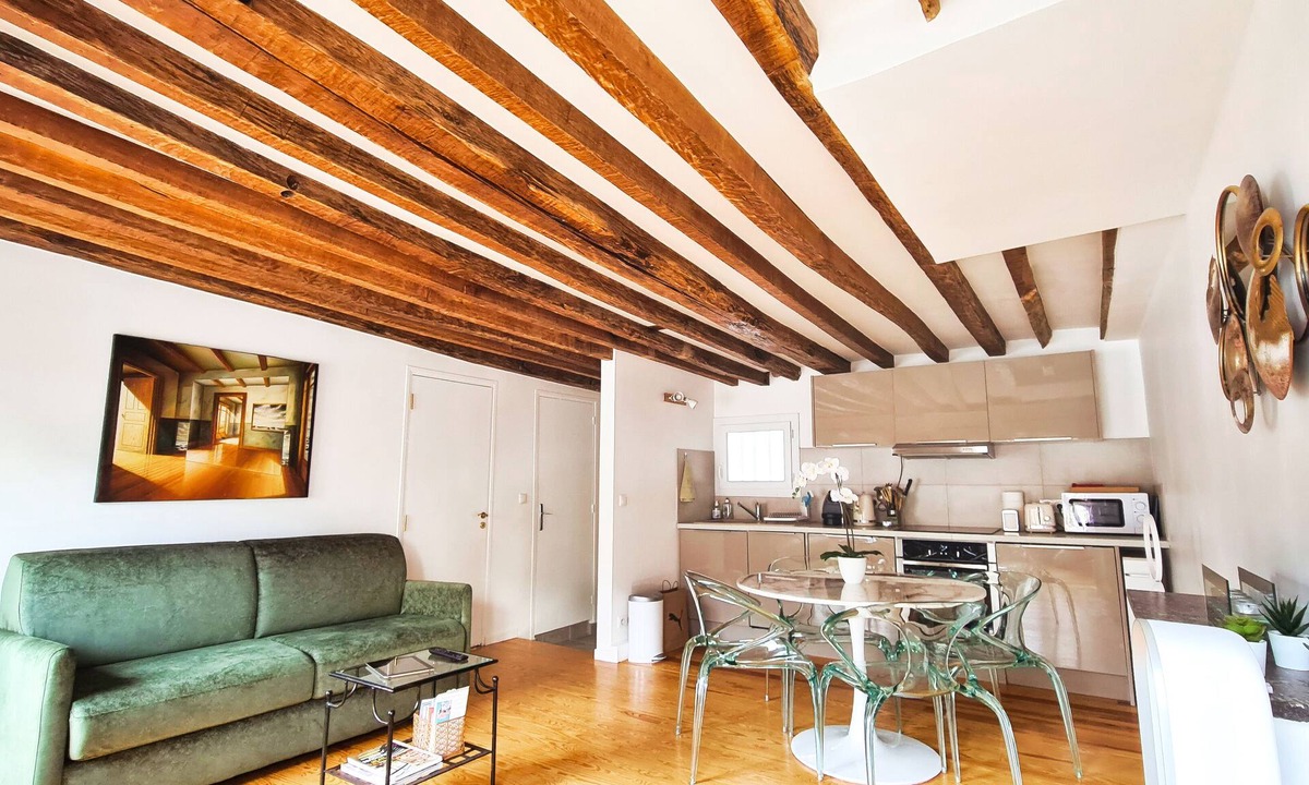 Les Halles Apartment | Casalionelparis : Charming 1820s Flat w/Elevator & Queen bed, near the Louvre