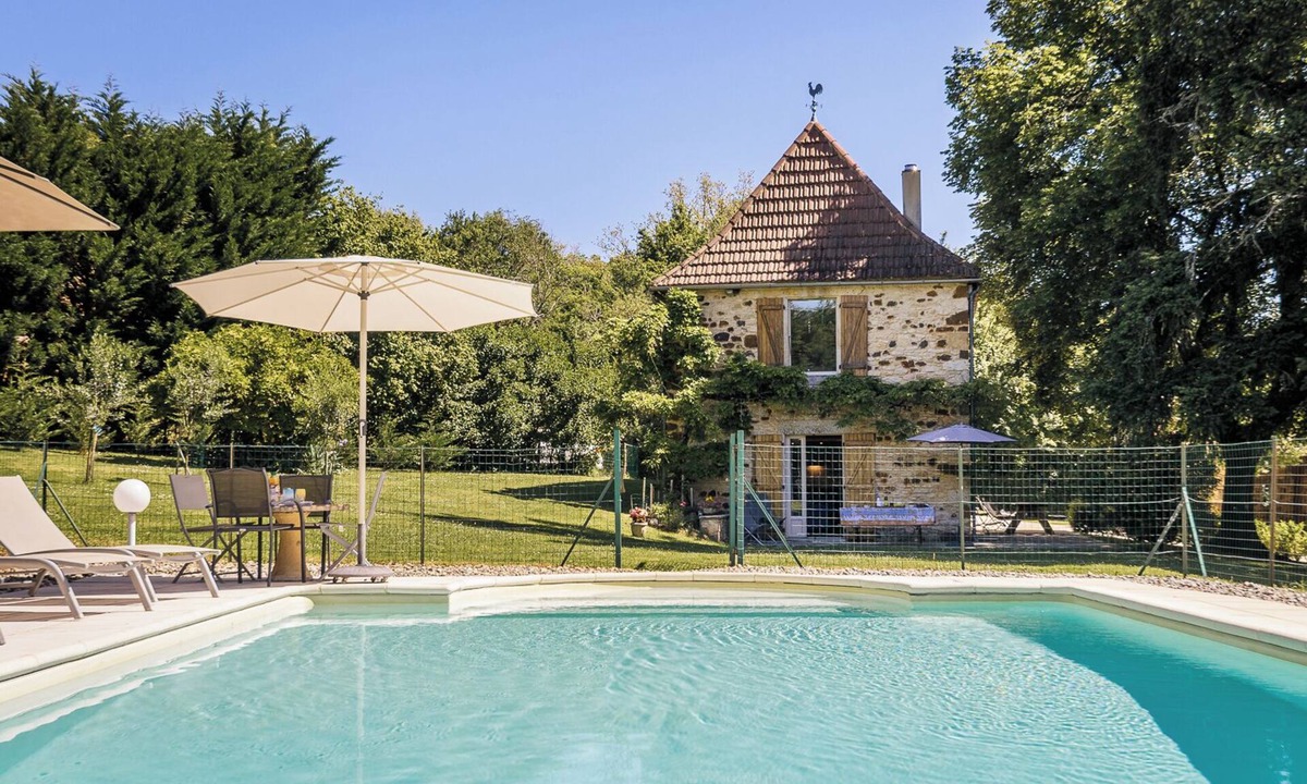 Montclera House | Casalle, comfortable restored holiday home with private swimming pool