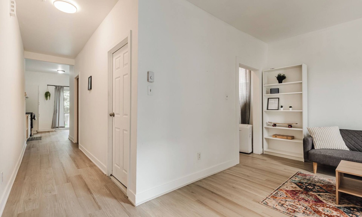 Pointe-Saint-Charles Apartment | CasaMaïa - Cozy 2 bedroom apartment near Lachine canal with backyard .