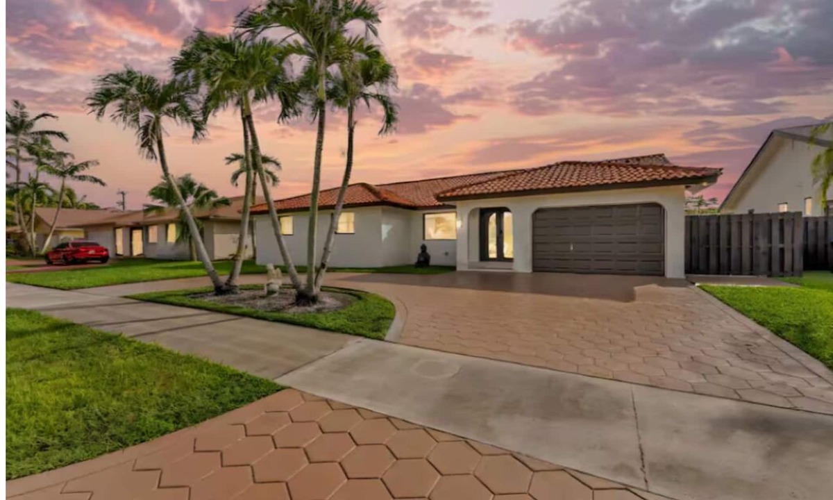Tamiami House | CASANOVAS PLACE