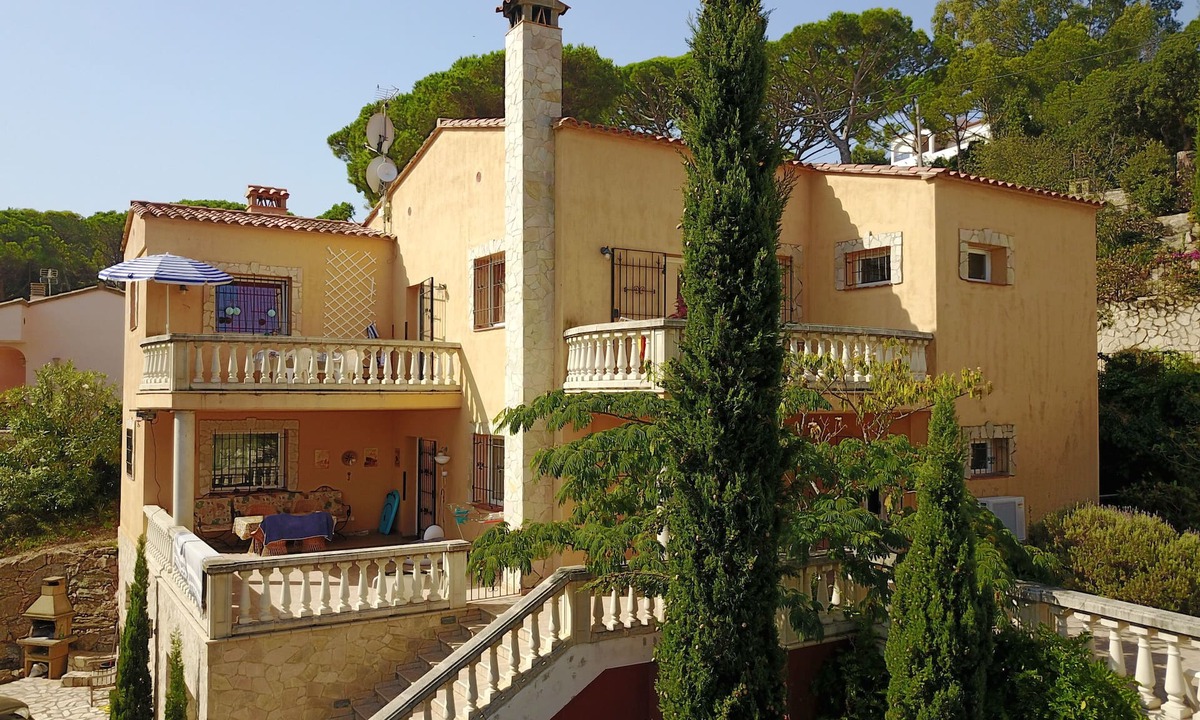 Begur Apartment | Casas-Buendia Elegant and spacious apartment by the pool