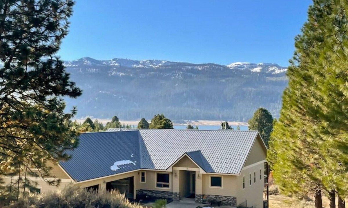 Cascade House | Cascade Cabin Overlooking Lake & Golf Course