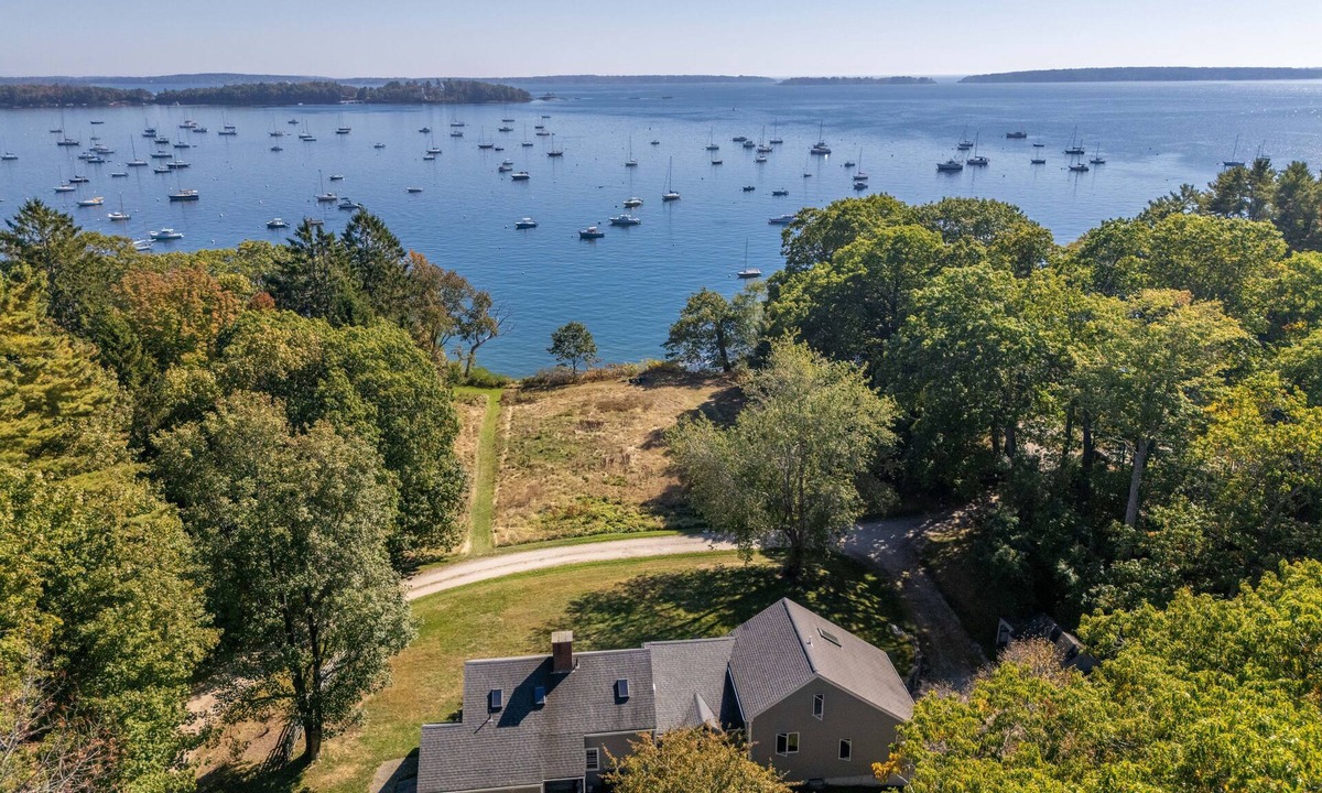 Falmouth Foreside House | Casco Bay Classic - Oceanfront, 10MinsToPortland, Private Beach, Seaside Firepit