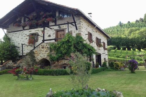 Orozko House | caserio vasco con piscina y barbacoa