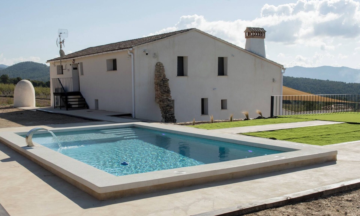 Onil Villa | Caseta Blanca : Complete Rural House in the mountain of Onil in Alicante